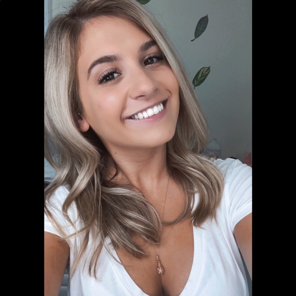 Meet your Posher, Emily - Picture 1 of 1